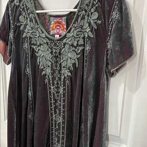 Women's Embroidered Velvet Top